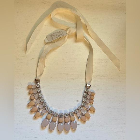 DUNE & WILLOW Bib Style Necklace Rhinestones Teardrops Creamy Pink Nude/Beige - Picture 1 of 12